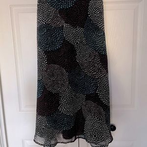 Womens skirt, patterned in black/blue, flounce hem.